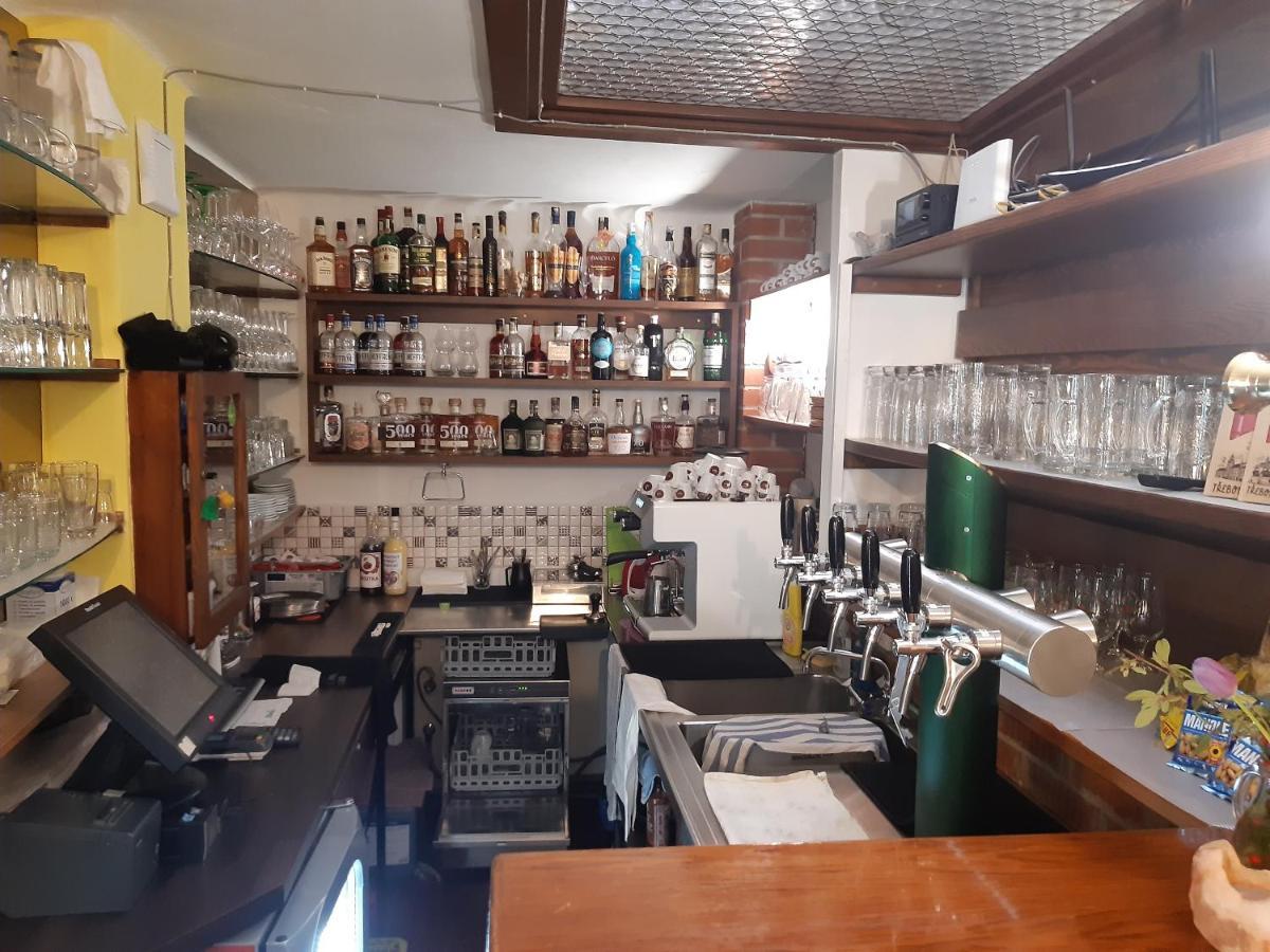 Rozmberska Basta Hotel Trebon Luaran gambar