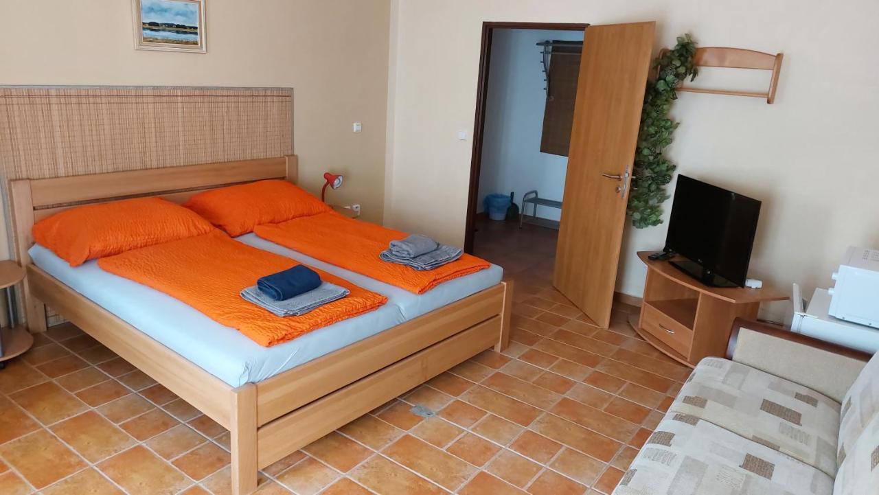 Rozmberska Basta Hotel Trebon Luaran gambar